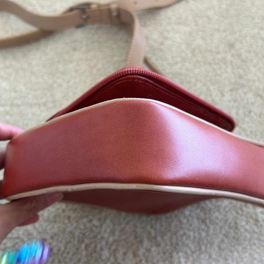 Galaday Leather Crossbody Bag - Picture 7 of 8